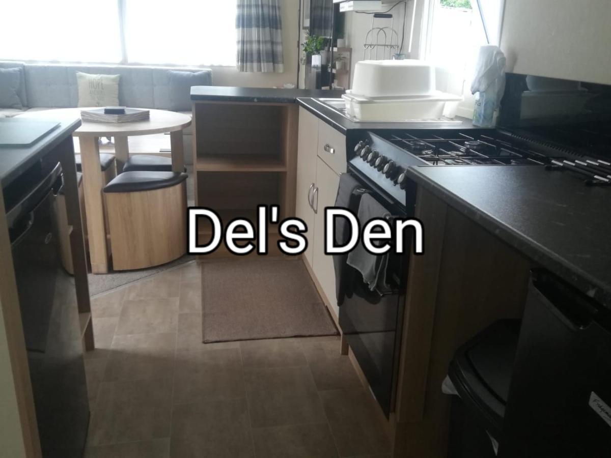 Del'S Den Lakeside Weeley Bridge Eksteriør billede