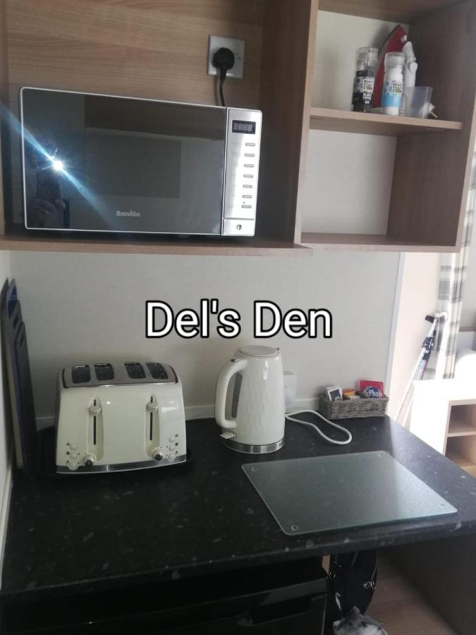 Del'S Den Lakeside Weeley Bridge Eksteriør billede