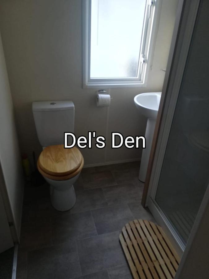 Del'S Den Lakeside Weeley Bridge Eksteriør billede