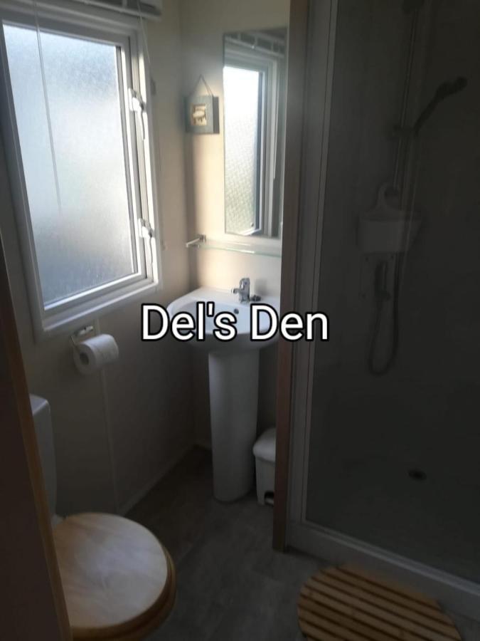 Del'S Den Lakeside Weeley Bridge Eksteriør billede