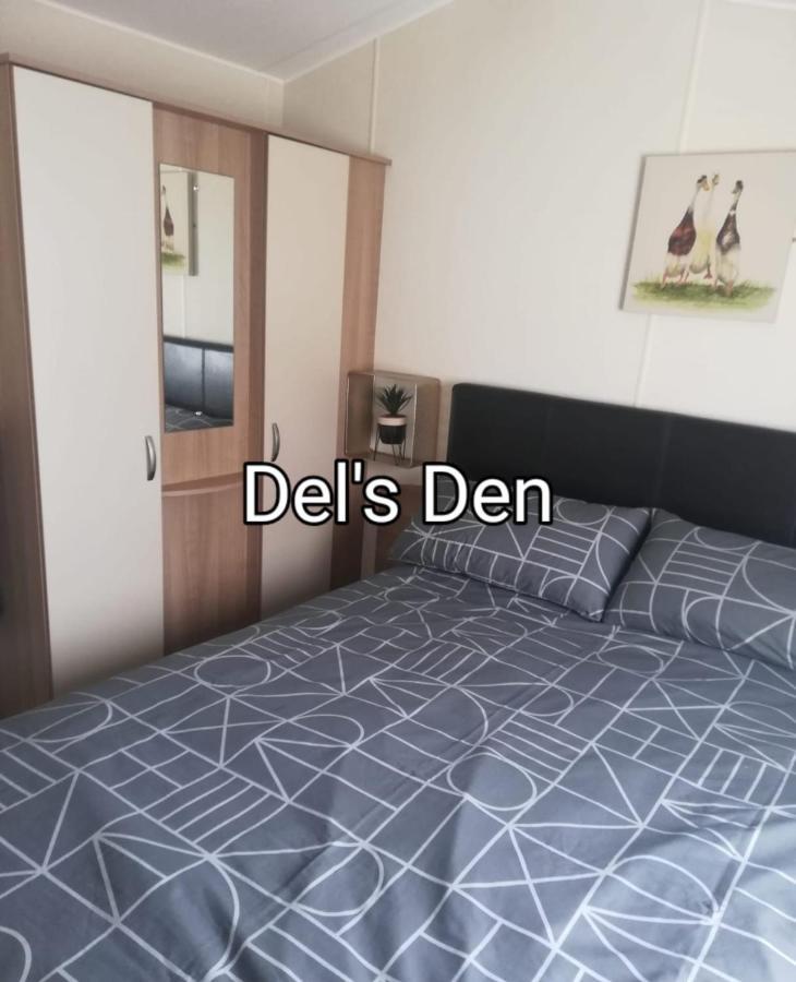Del'S Den Lakeside Weeley Bridge Eksteriør billede