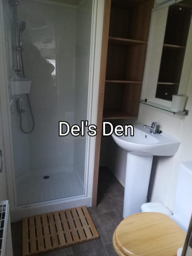 Del'S Den Lakeside Weeley Bridge Eksteriør billede