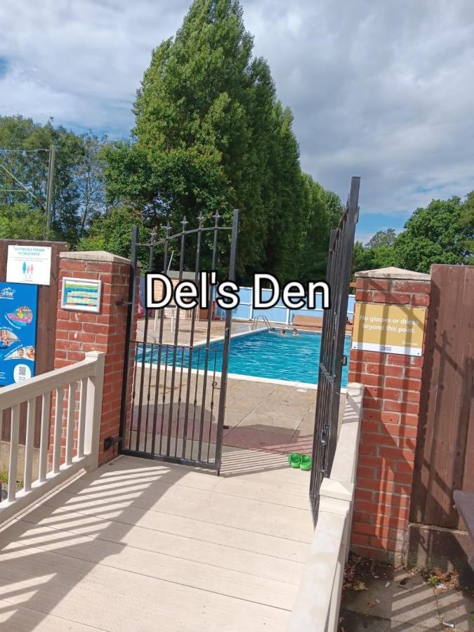 Del'S Den Lakeside Weeley Bridge Eksteriør billede